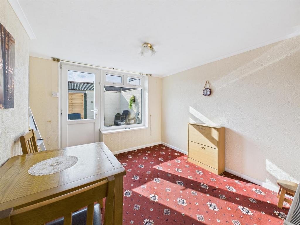 Dining room: