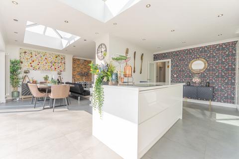 42 Dovedale Avenue, Shirley, Solihull, B90 2AP