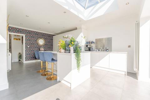42 Dovedale Avenue, Shirley, Solihull, B90 2AP