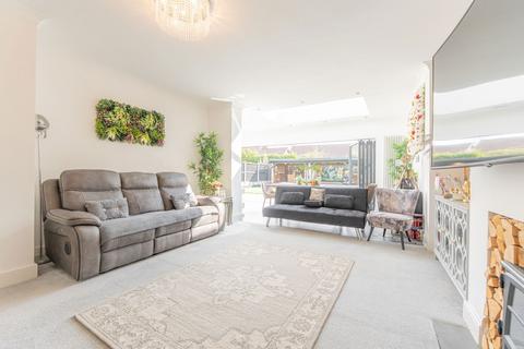 42 Dovedale Avenue, Shirley, Solihull, B90 2AP