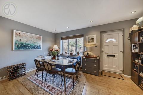 109 Brangwyn Crescent, London, SW19 2UA