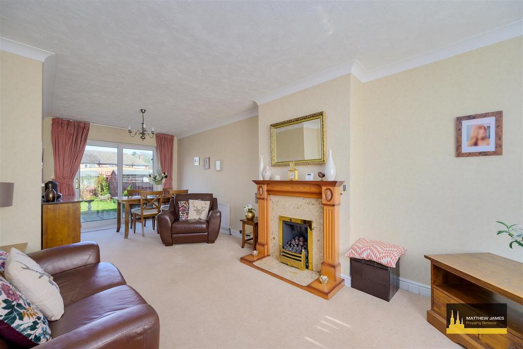 Lounge / Dining Room