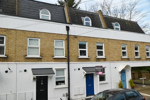 3 bedroom terraced house to rent, Lion Road, Twickenham TW1