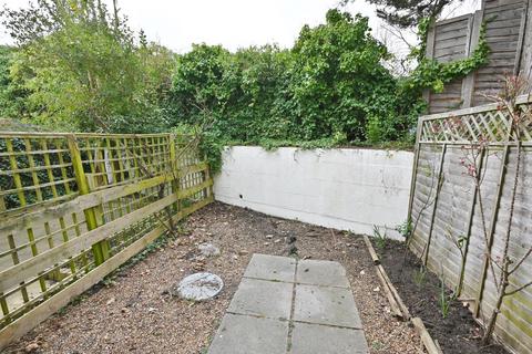 3 bedroom terraced house to rent, Lion Road, Twickenham TW1
