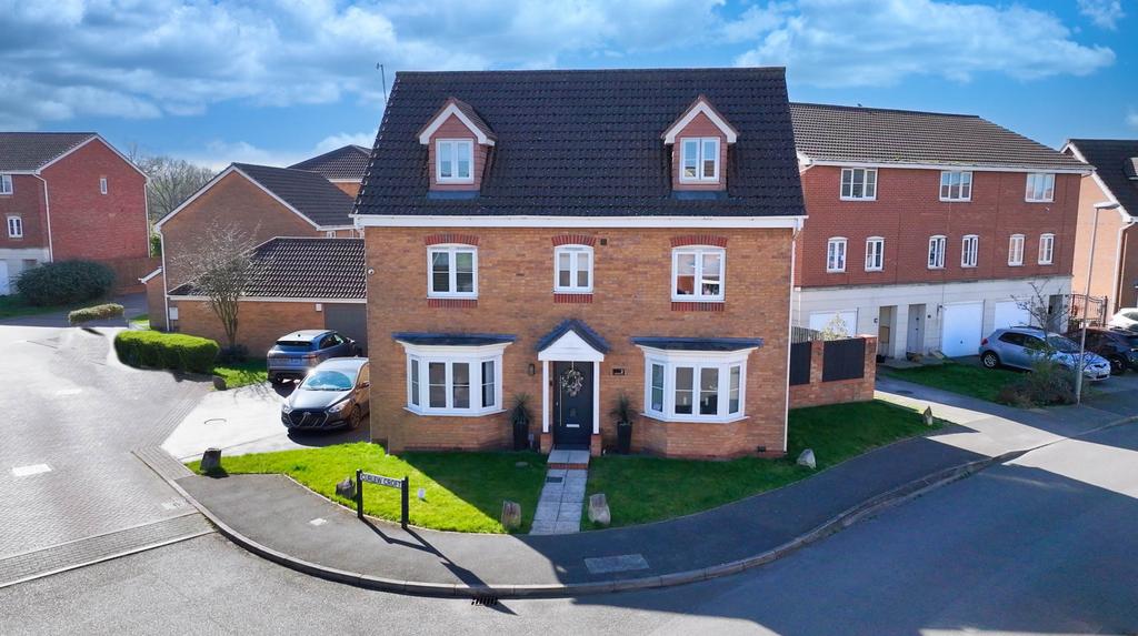 5 Bedroom Detached Property