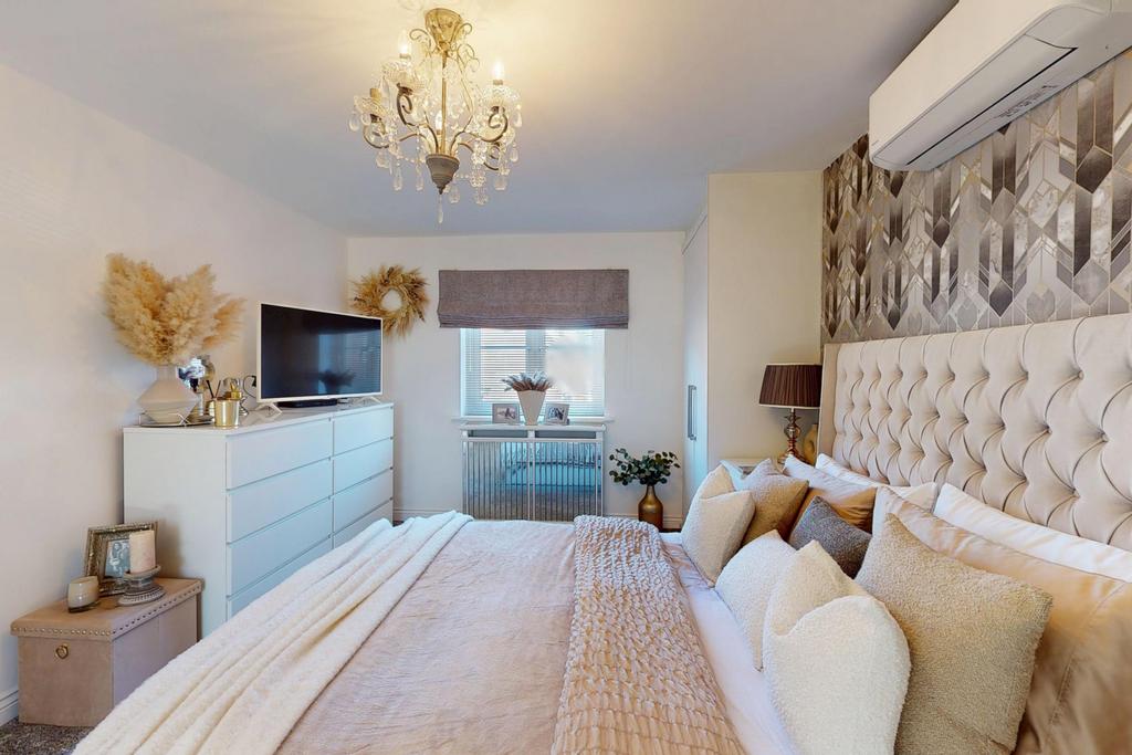 FLR1 master bedroom
