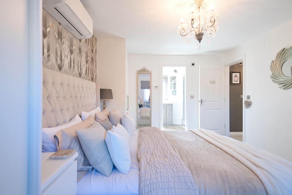 FLR1 master bedroom