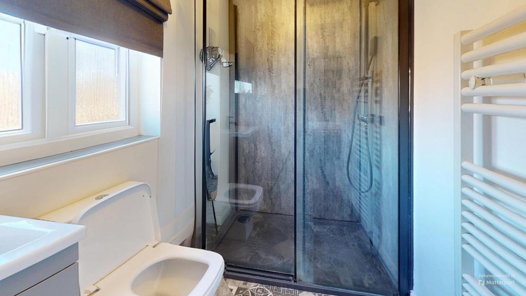 1st Floor Bedroom 2 En-suite