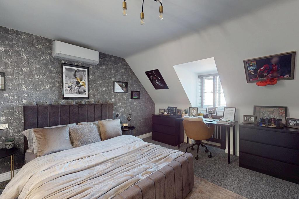 2nd floor bedroom4