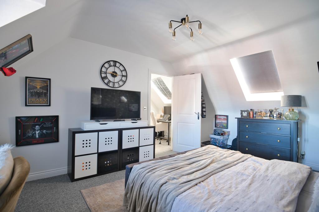2nd floor bedroom4