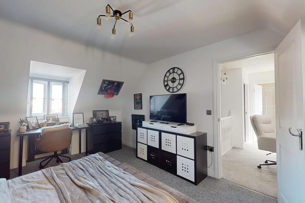 2nd floor bedroom4