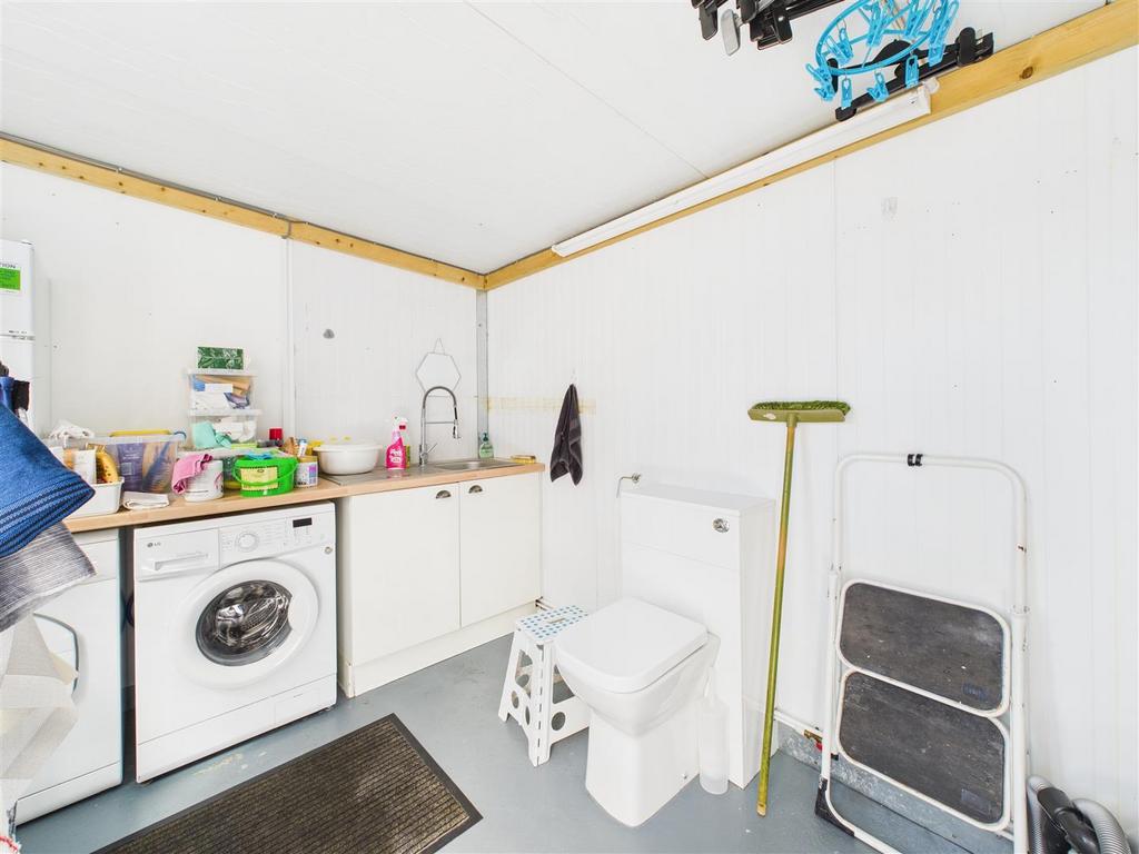 Utility/ wash room
