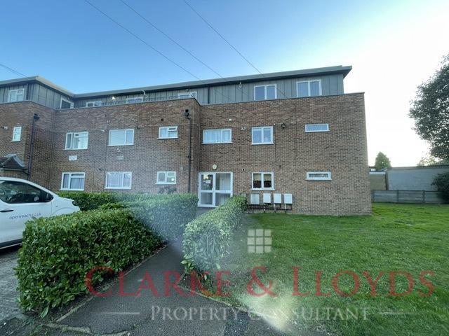 Beautiful Two bed and a box room in William Court