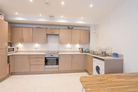 2 bedroom flat to rent, Tees House, Liberator Place