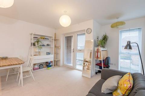 2 bedroom flat to rent, Tees House, Liberator Place