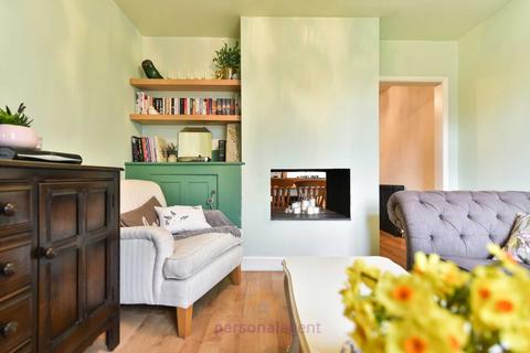 2 bedroom terraced house to rent, Stamford Green Road, Epsom