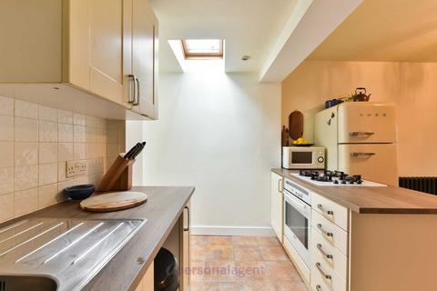 2 bedroom terraced house to rent, Stamford Green Road, Epsom