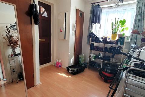 2 The Dell, Feltham, TW14 0JF