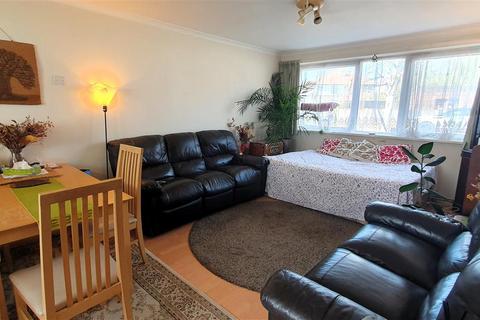2 The Dell, Feltham, TW14 0JF