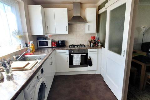 2 The Dell, Feltham, TW14 0JF