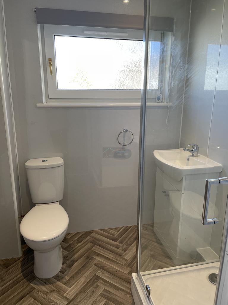Shower Room.JPG