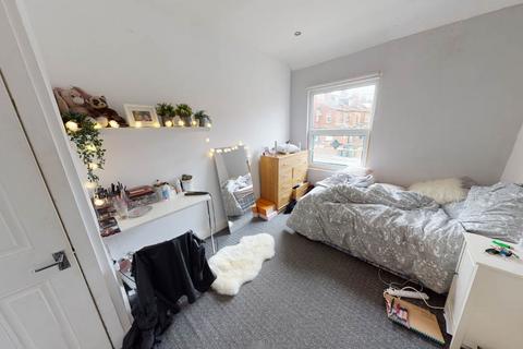 1 bedroom in a house share to rent, 2 185 Kirkstall Lane, Leeds