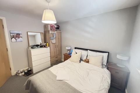 2 bedroom house to rent, Cardigan Road, Leeds