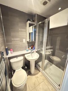 2 bedroom house to rent, Cardigan Road, Leeds