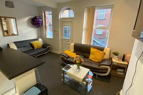 2 bedroom house to rent, Harold Place, Leeds