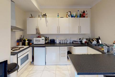 2 bedroom house to rent, Harold Place, Leeds