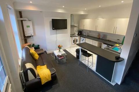 2 bedroom house to rent, Harold Place, Leeds