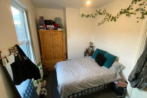2 bedroom house to rent, Harold Place, Leeds