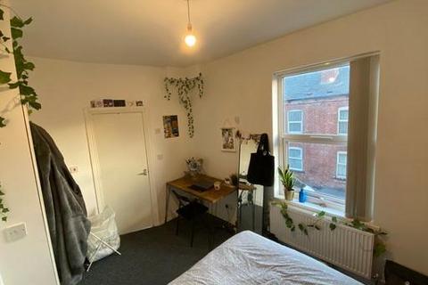 2 bedroom house to rent, Harold Place, Leeds
