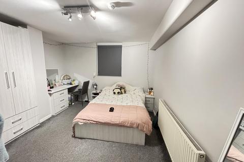 2 bedroom house to rent, 4 68 Victoria Road, Leeds