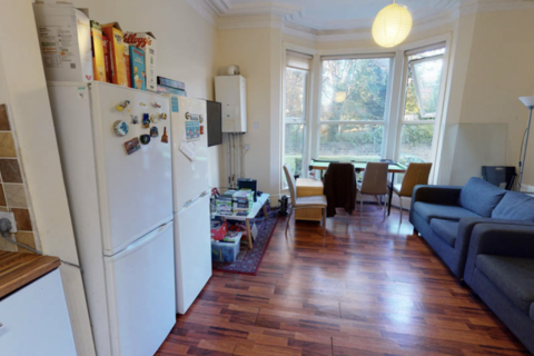 4 bedroom flat to rent, St Michaels Road, Leeds