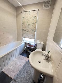 2 bedroom house to rent, Beamsley Grove, Leeds