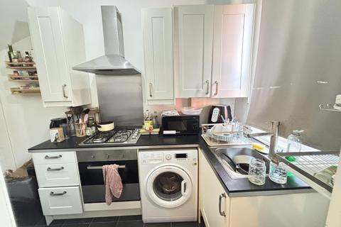 2 bedroom house to rent, Beamsley Grove, Leeds