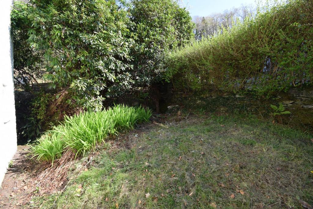 Side Garden.JPG