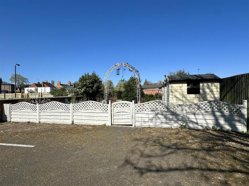 Parking &amp; garden