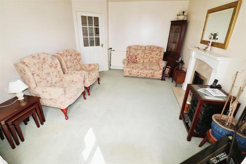 30 Campbell Close, Nuneaton, CV10 9PZ