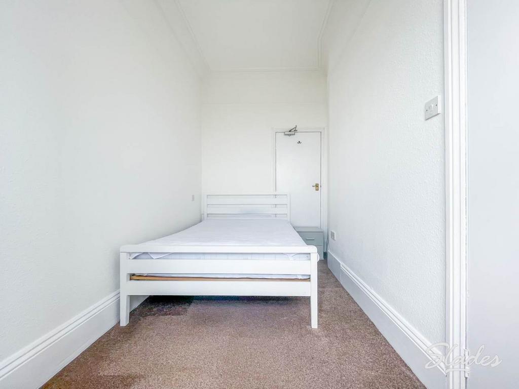 5 undercliff bedroom