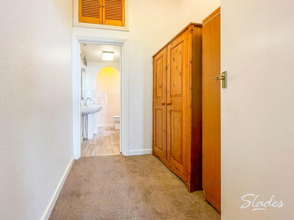 5 undercliff hall