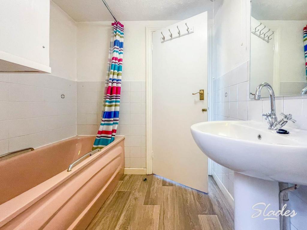 5 undercliff bathroo