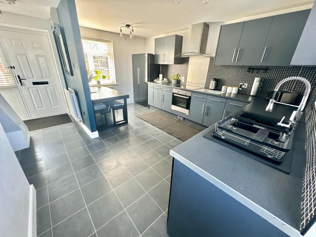 Entrance / Kitchen