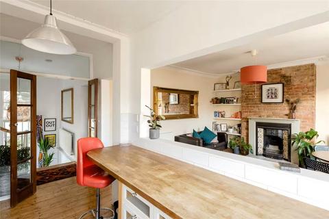 2 bedroom apartment to rent, Talbot Road, London, N15