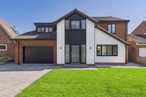 4 bedroom detached house for sale, Woodlands Close, Bridlington, YO16 6YU