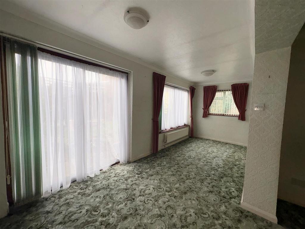 Lounge 2.jpg