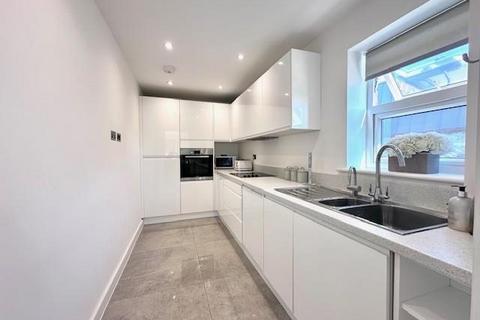 2 bedroom apartment to rent, Aspen Place, Bushey Heath