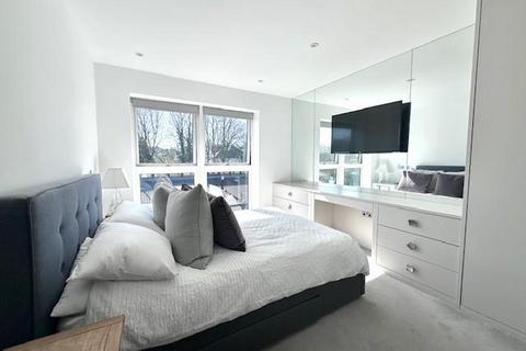 2 bedroom apartment to rent, Aspen Place, Bushey Heath