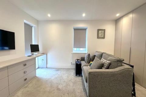 2 bedroom apartment to rent, Aspen Place, Bushey Heath